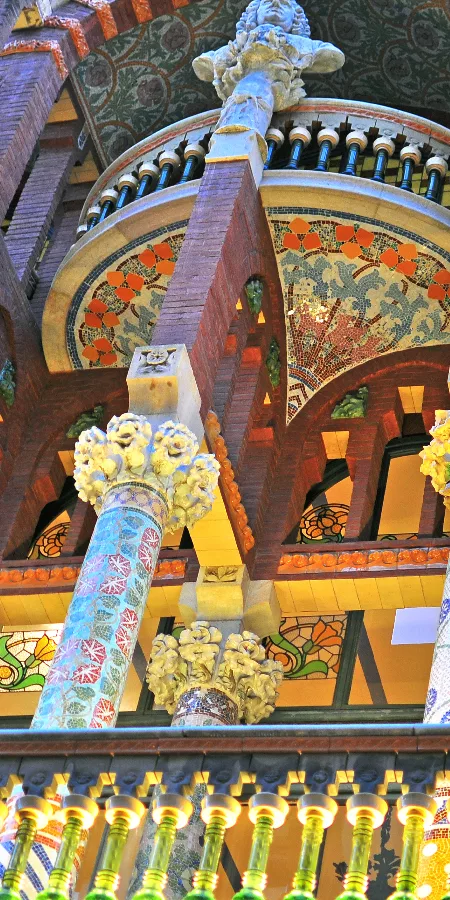 BARCELONE, GAUDI & le MODERNISME