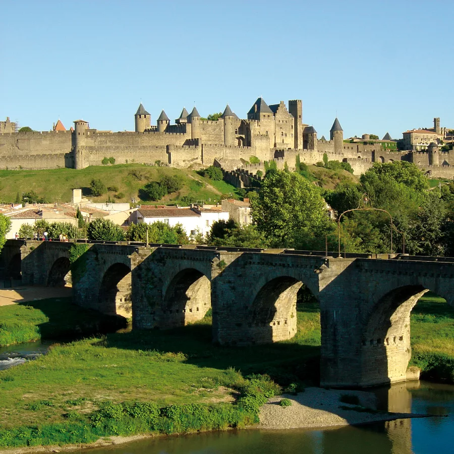 CARCASSONNE ET L'ESSENCE MEDIEVALE