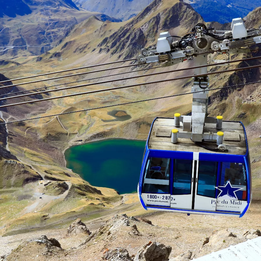 AU COEUR DES PYRENEES TRADITIONS ET SAVEURS AUTHENTIQUES