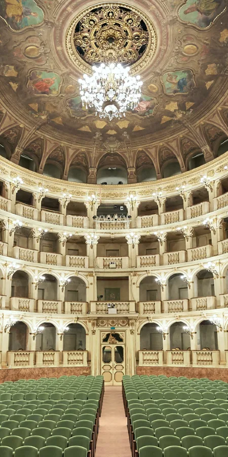 Au Théâtre Communal de Bologne